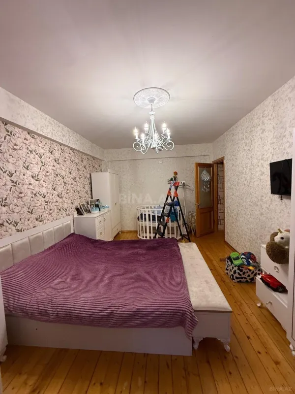 Satılır 4 otaqlı mənzil 141 m²