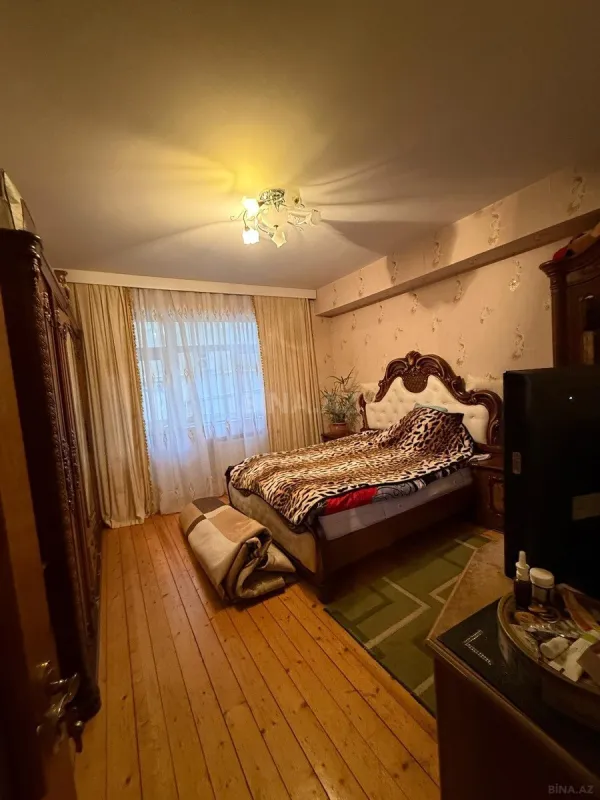 Satılır 4 otaqlı mənzil 141 m²