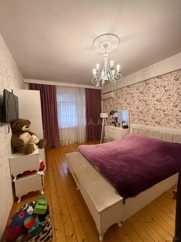 Satılır 4 otaqlı mənzil 141 m²