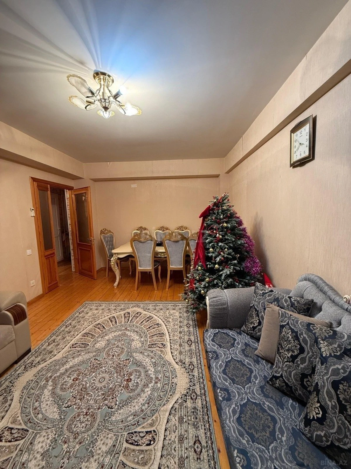 Satılır 4 otaqlı mənzil 141 m²