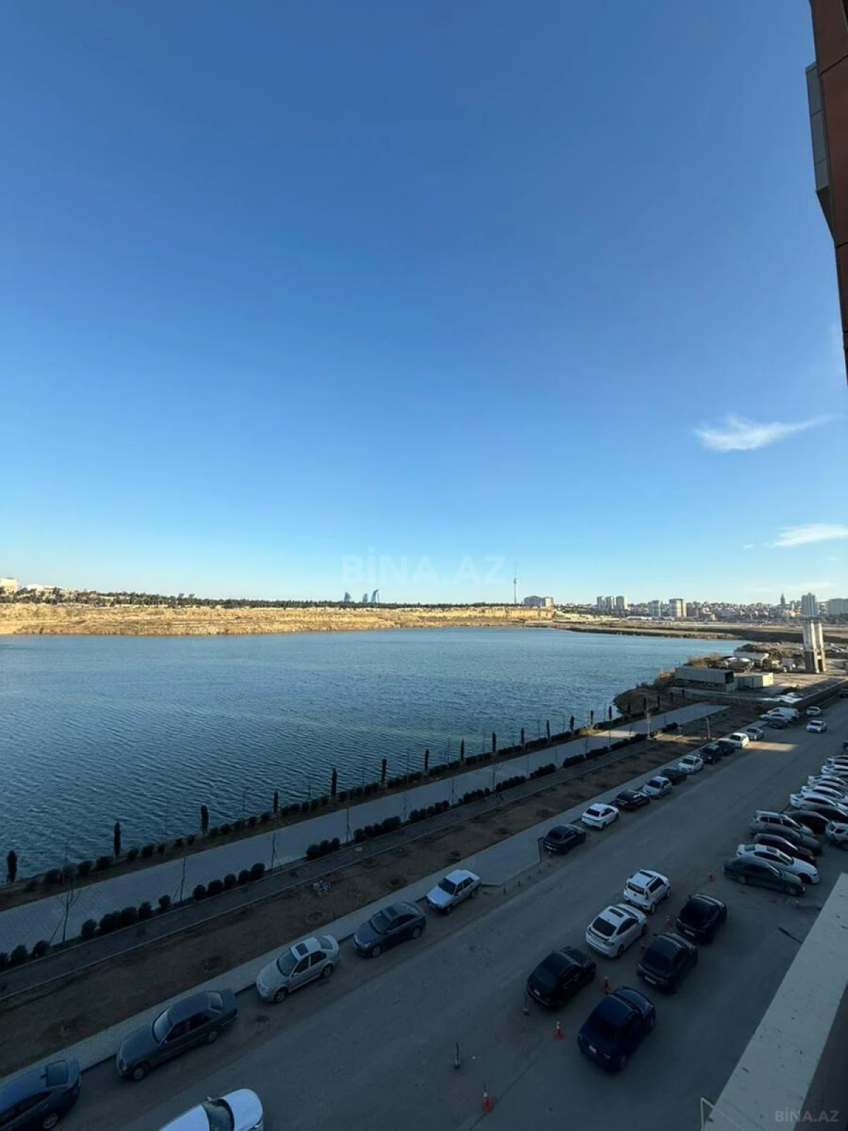 Satılır 4 otaqlı mənzil 120.4 m²