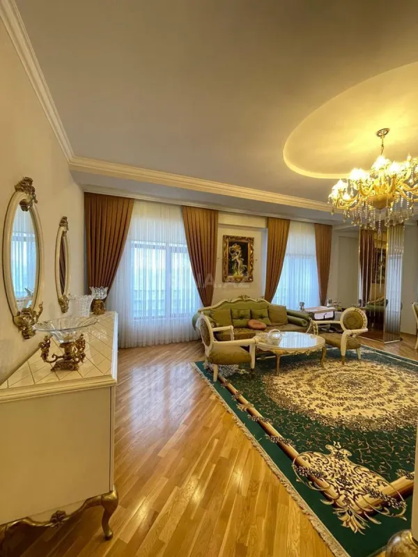 Kirayə verilir 3 otaqlı mənzil 150 m²
