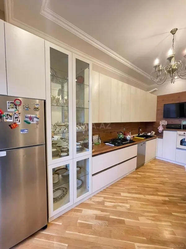 Kirayə verilir 3 otaqlı mənzil 150 m²