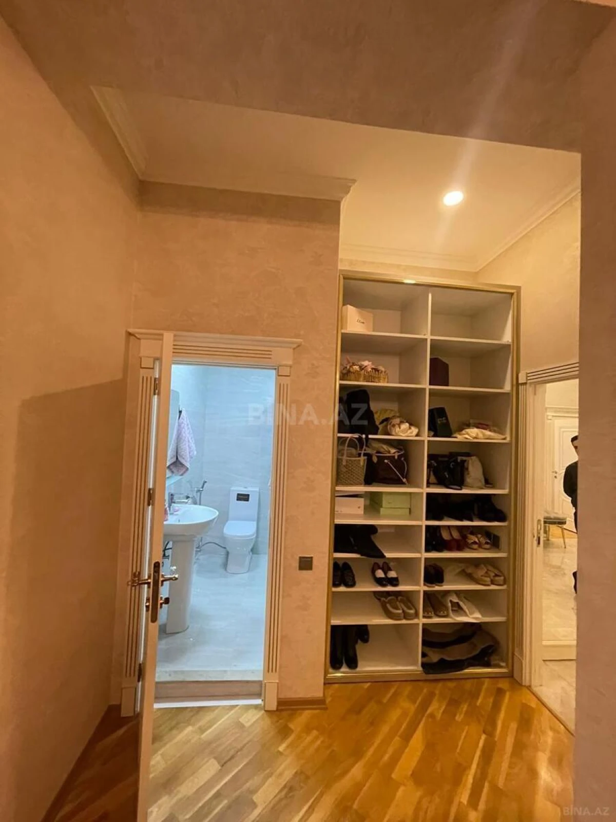 Kirayə verilir 3 otaqlı mənzil 150 m²
