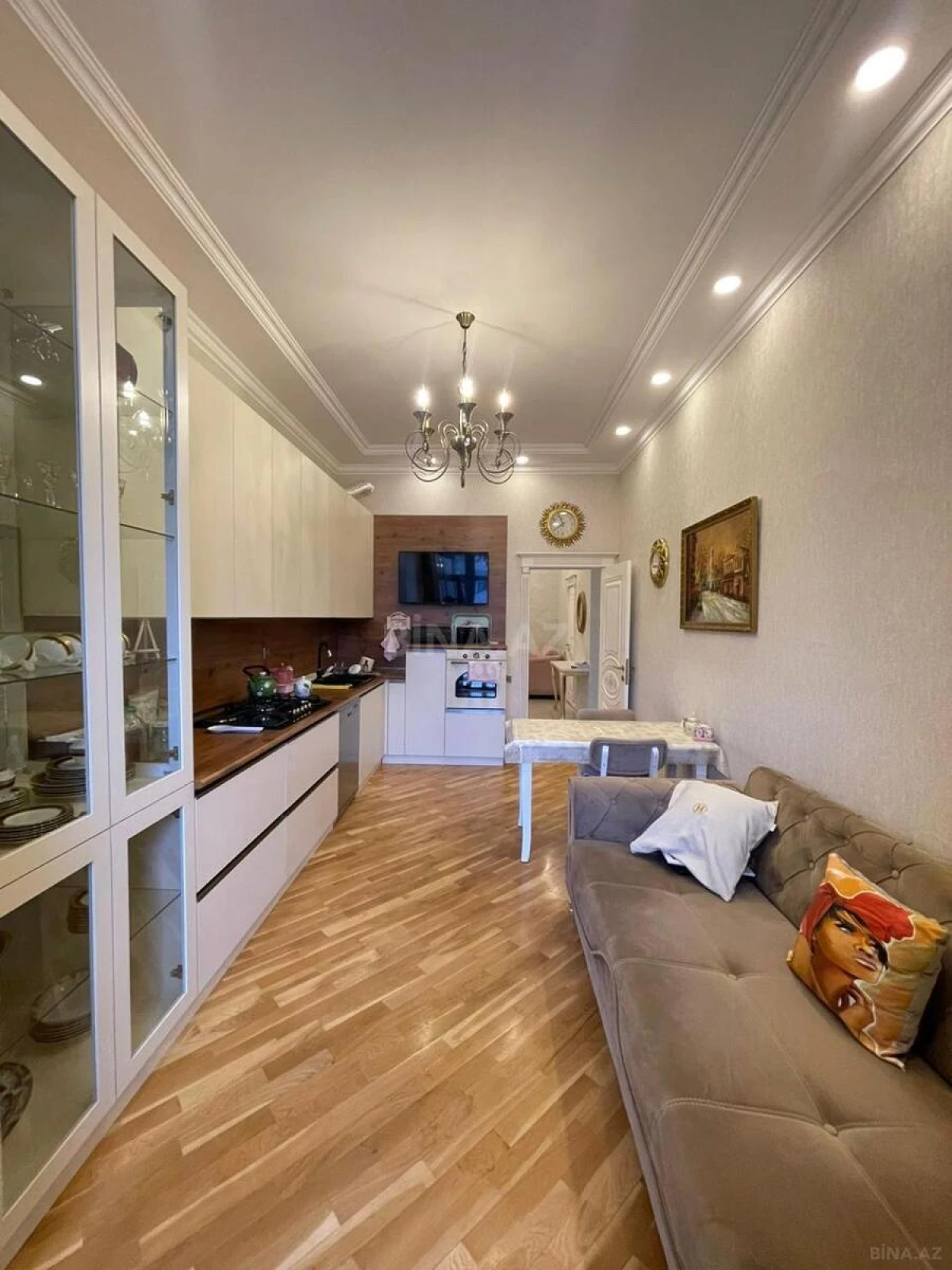 Kirayə verilir 3 otaqlı mənzil 150 m²