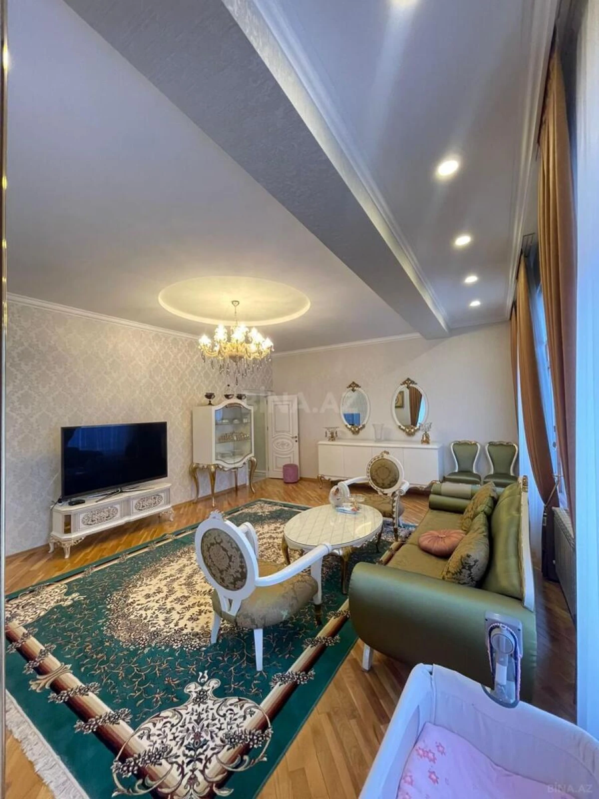 Kirayə verilir 3 otaqlı mənzil 150 m²