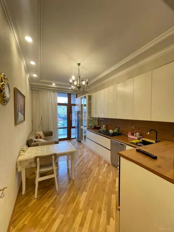 Kirayə verilir 3 otaqlı mənzil 150 m²