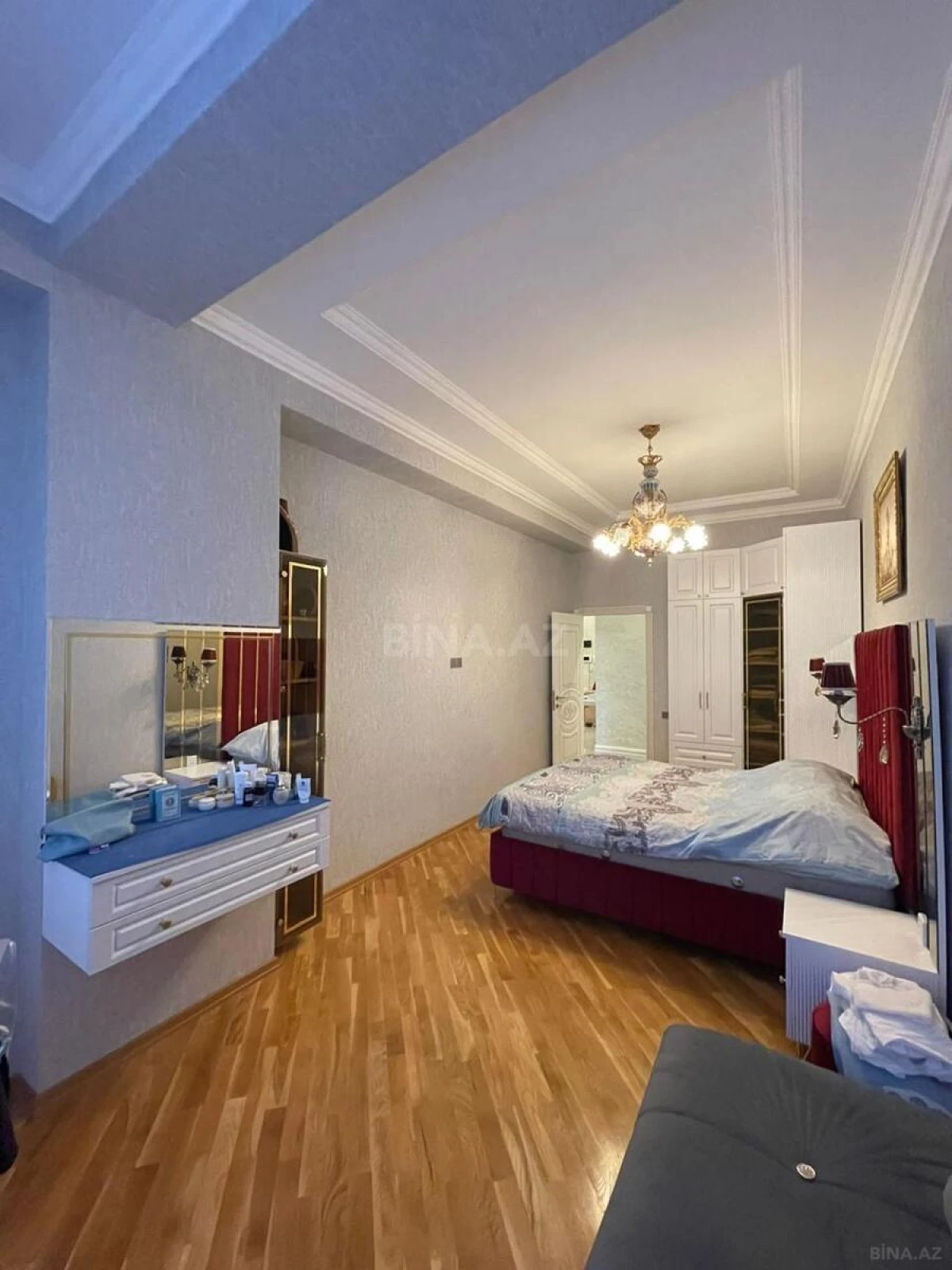 Kirayə verilir 3 otaqlı mənzil 150 m²