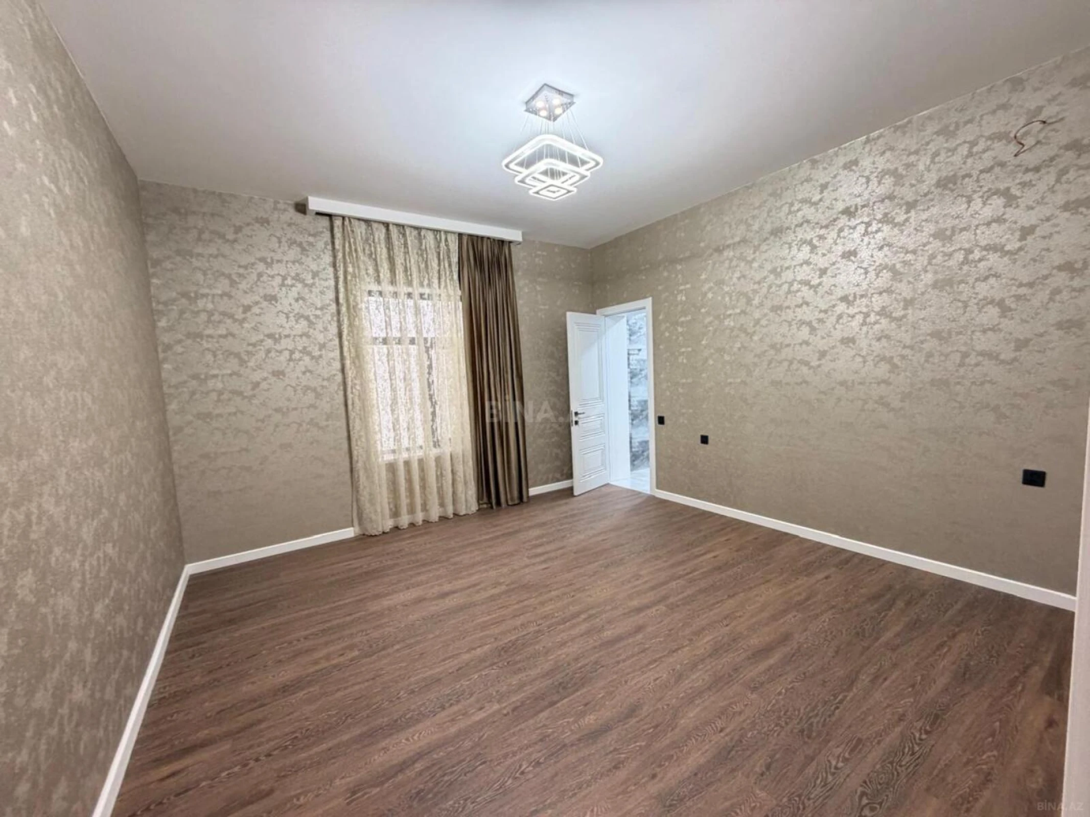 Satılır 4 otaqlı həyət evi 180 m²