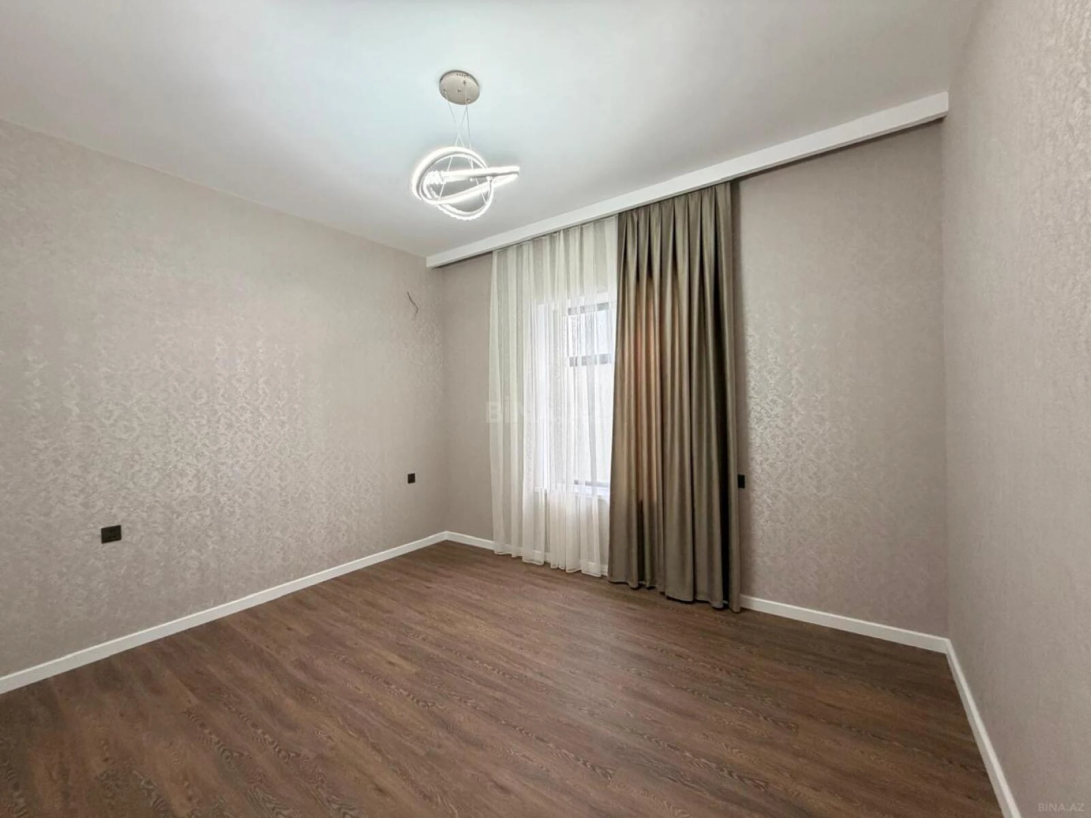 Satılır 4 otaqlı həyət evi 180 m²