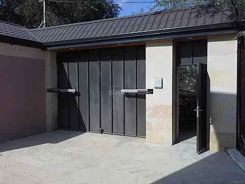 Satılır 6 otaqlı həyət evi 420 m²