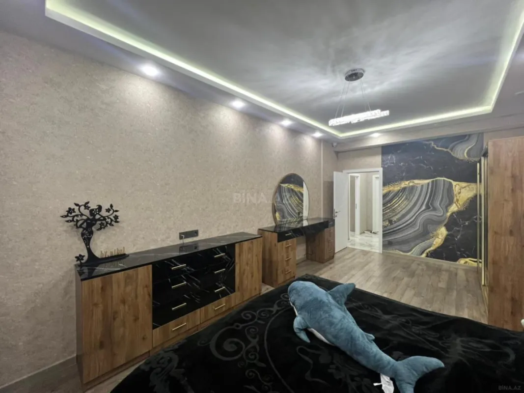 Satılır 4 otaqlı mənzil 240 m²