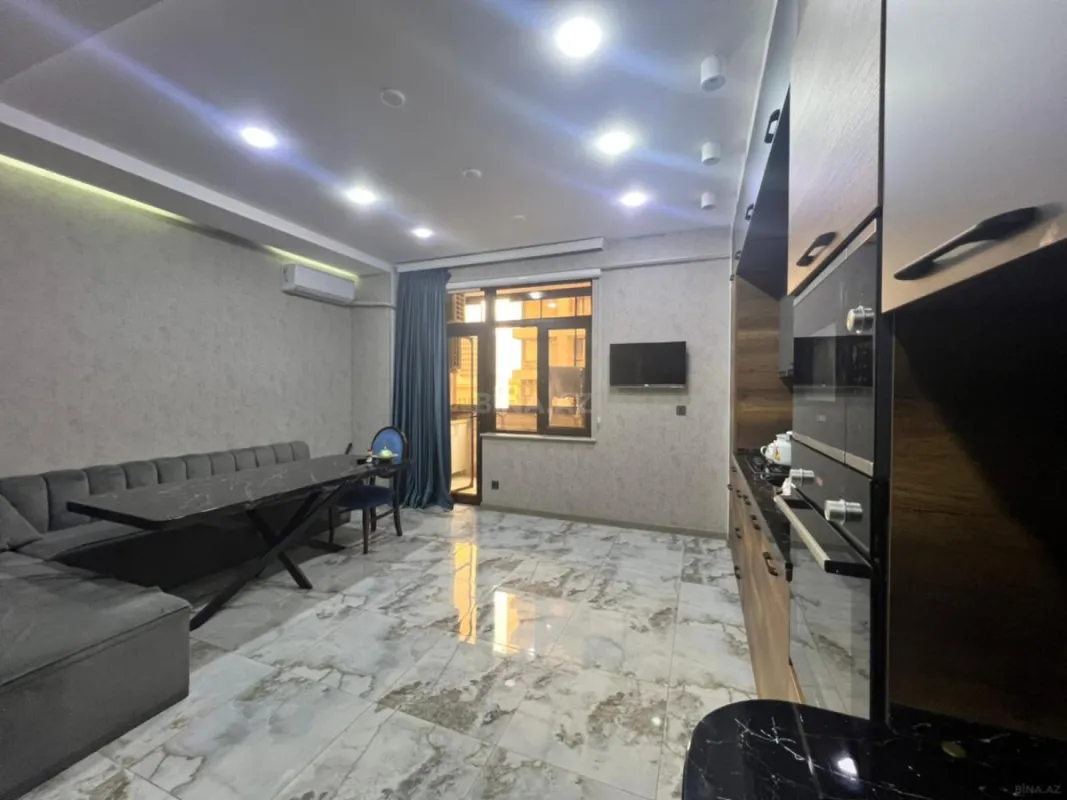 Satılır 4 otaqlı mənzil 240 m²