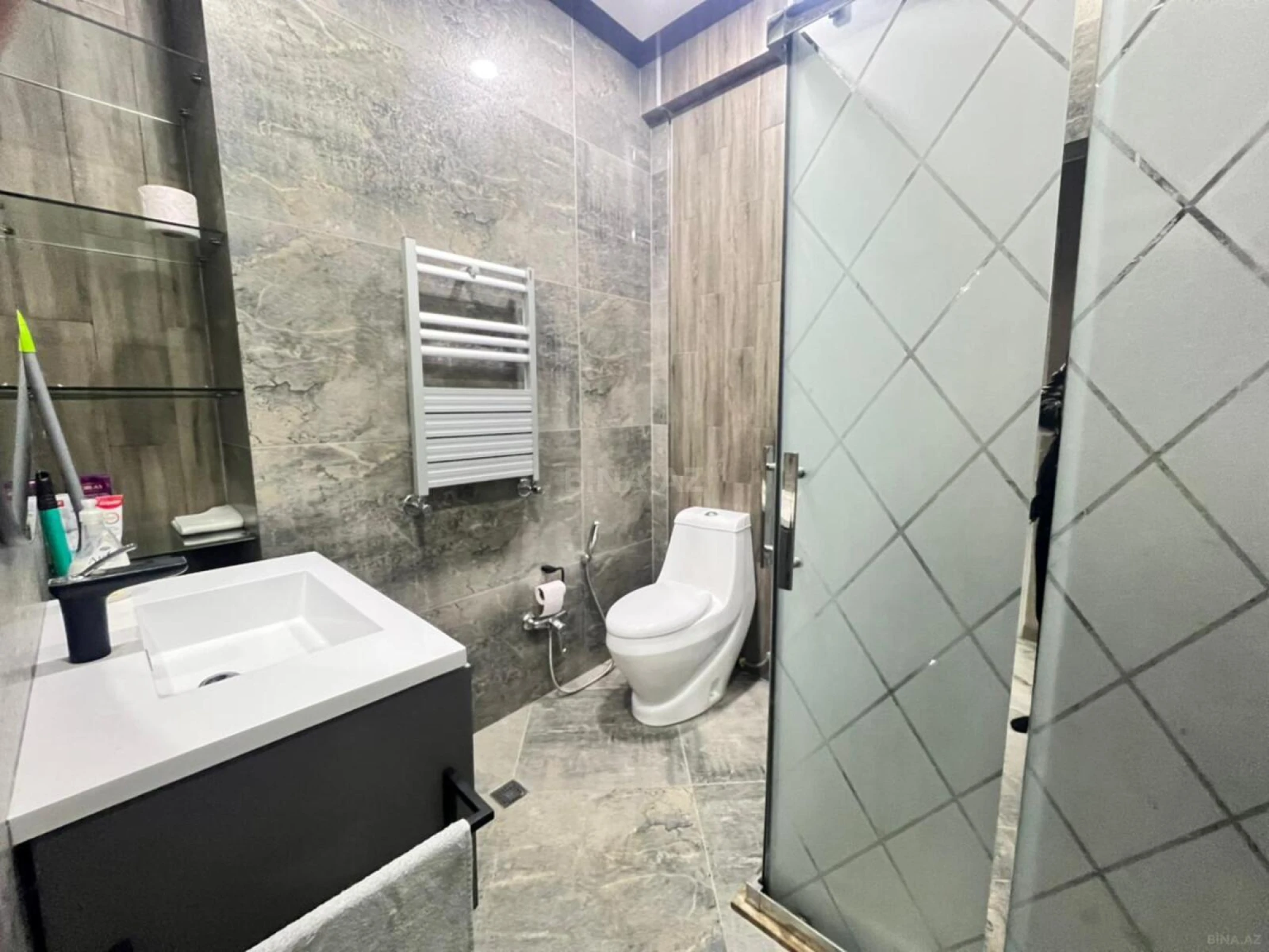 Satılır 4 otaqlı mənzil 240 m²