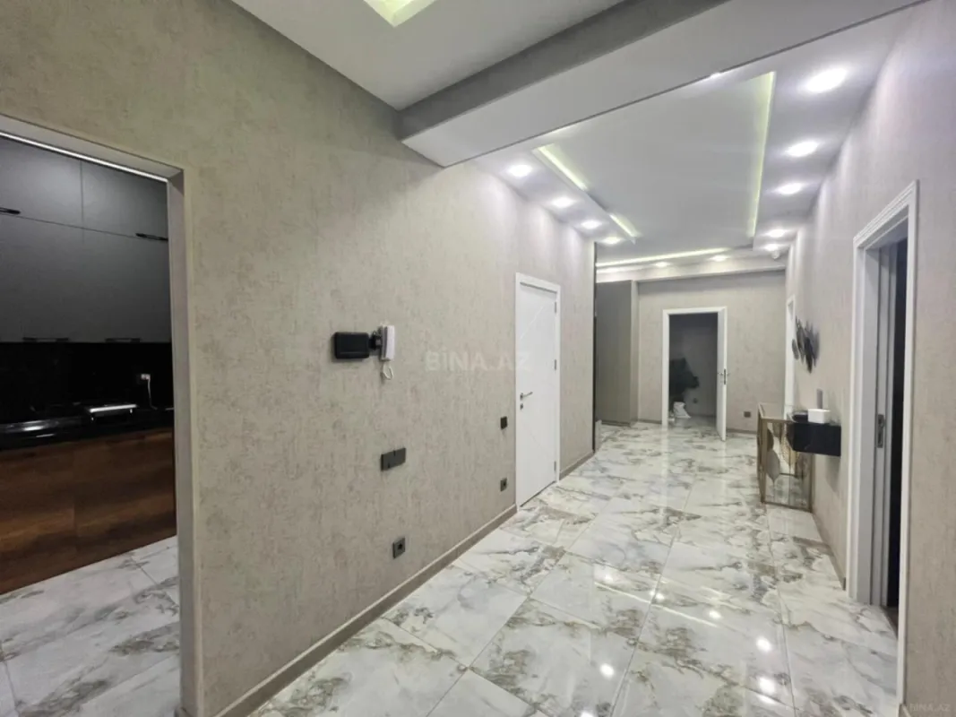 Satılır 4 otaqlı mənzil 240 m²