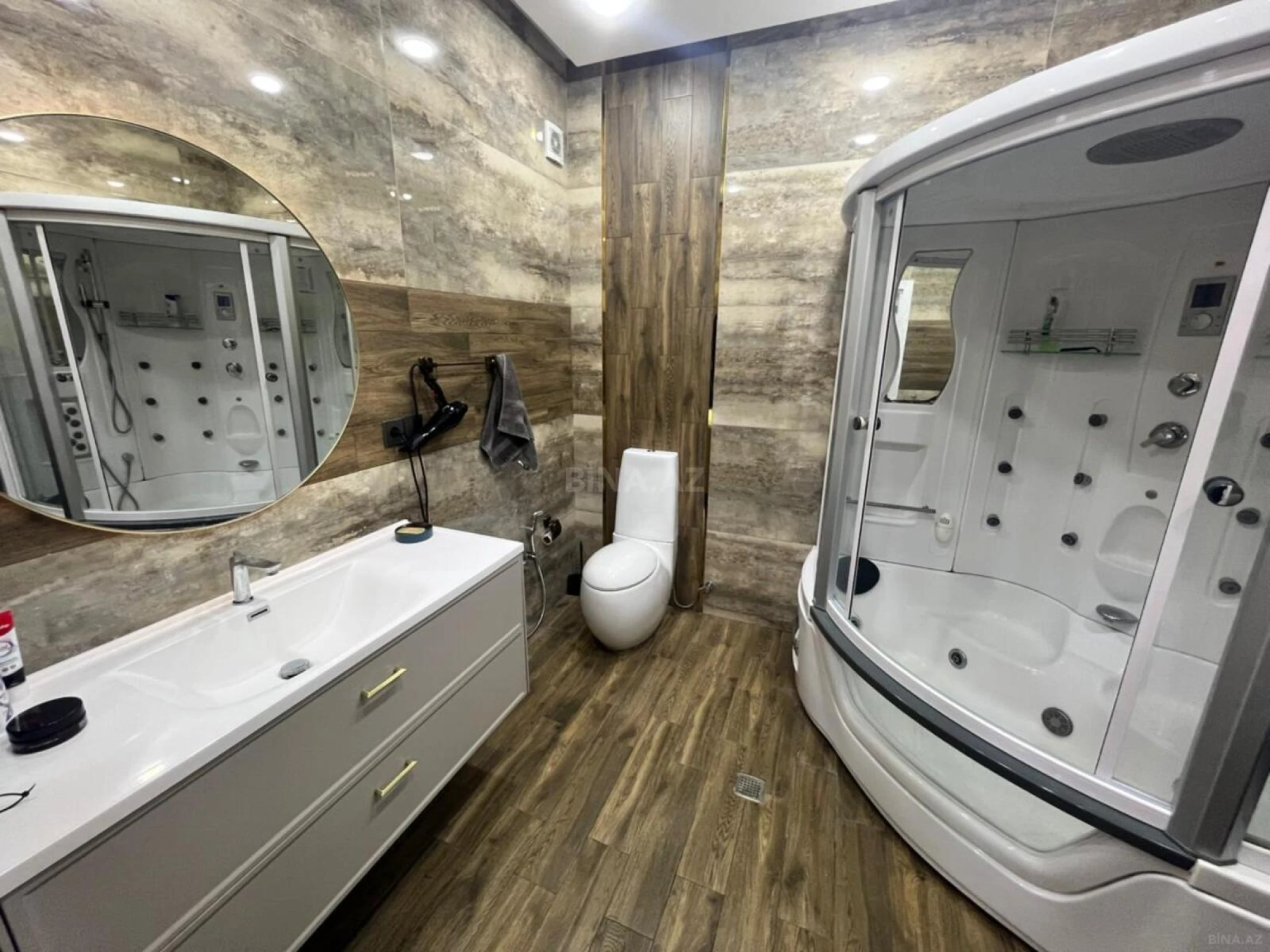 Satılır 4 otaqlı mənzil 240 m²