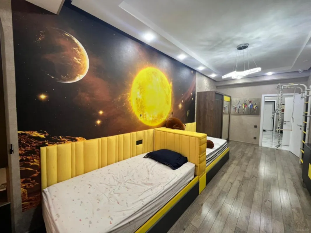 Satılır 4 otaqlı mənzil 240 m²