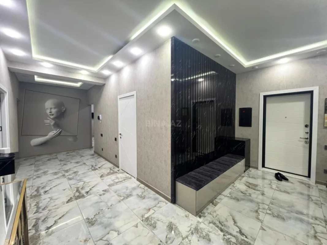 Satılır 4 otaqlı mənzil 240 m²