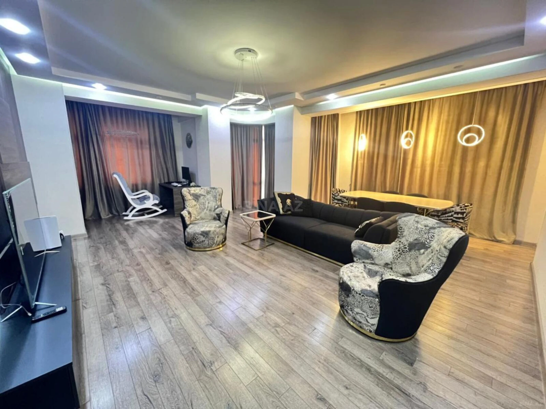 Satılır 4 otaqlı mənzil 240 m²