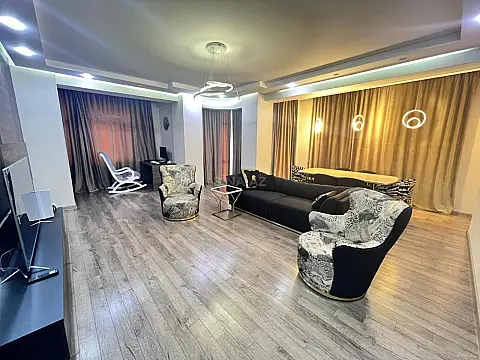 Satılır 4 otaqlı mənzil 240 m² — Bakı, İnşaatçılar 4 otaq 240.00 m²