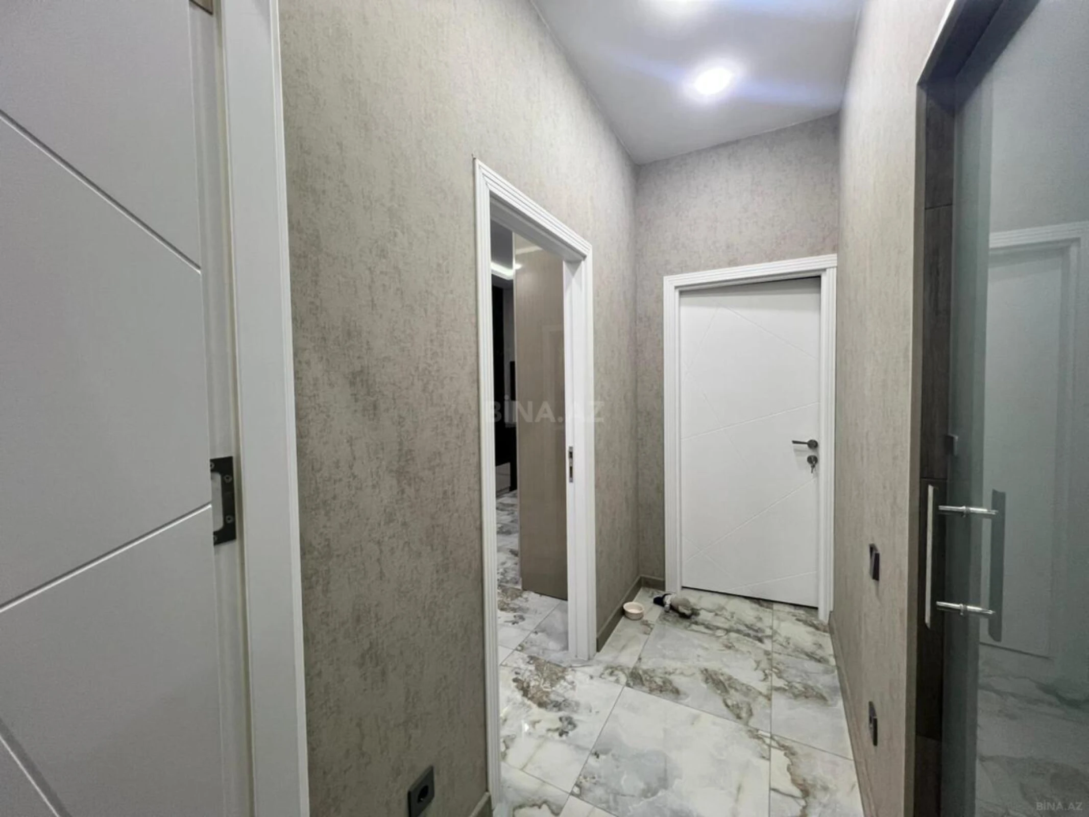 Satılır 4 otaqlı mənzil 240 m²