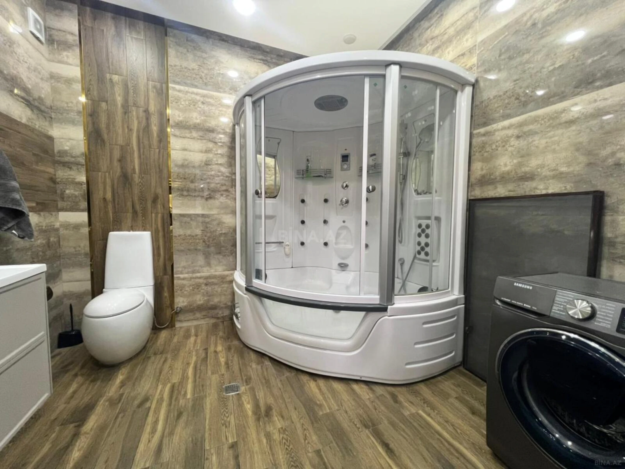 Satılır 4 otaqlı mənzil 240 m²