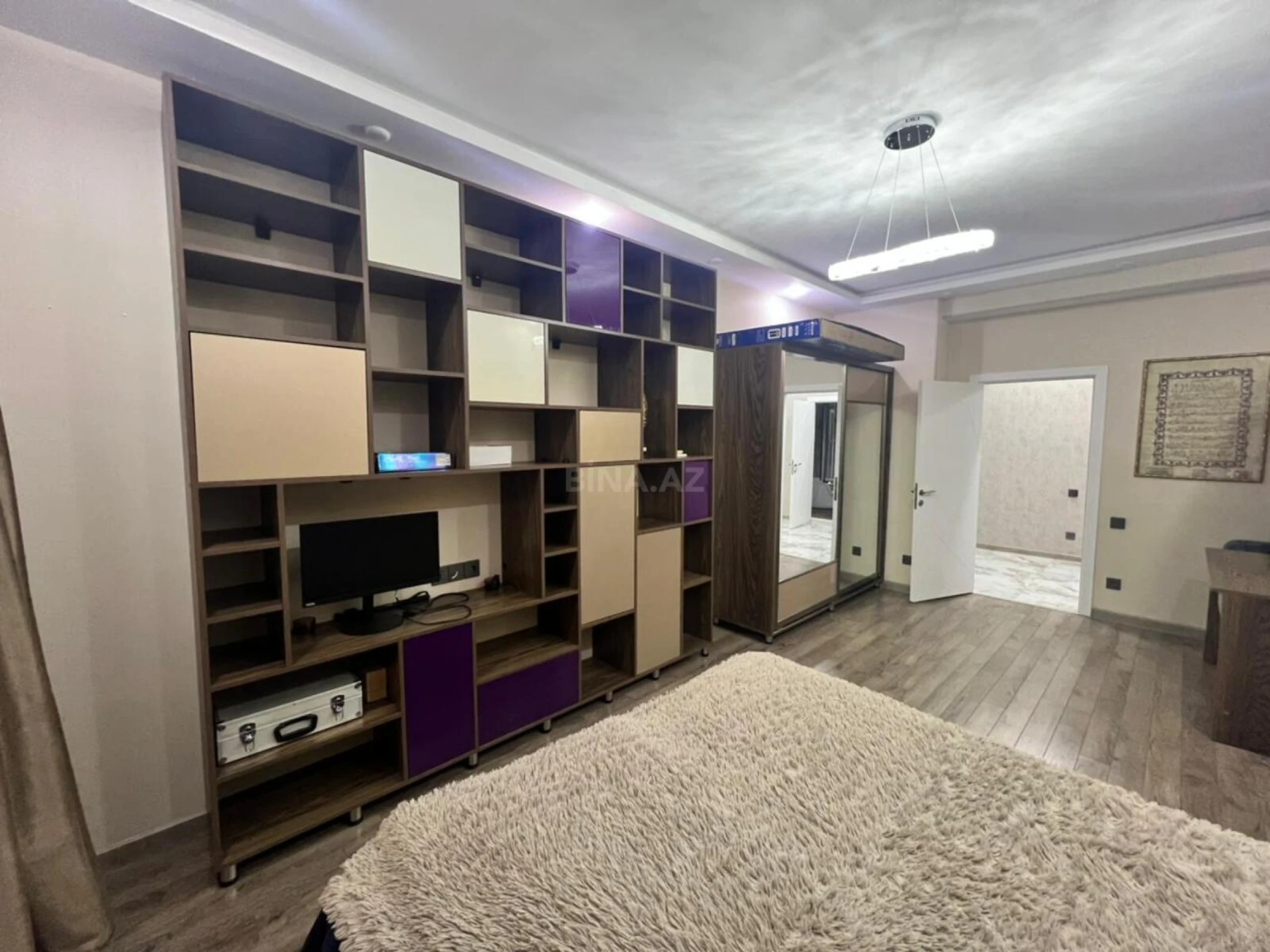 Satılır 4 otaqlı mənzil 240 m²