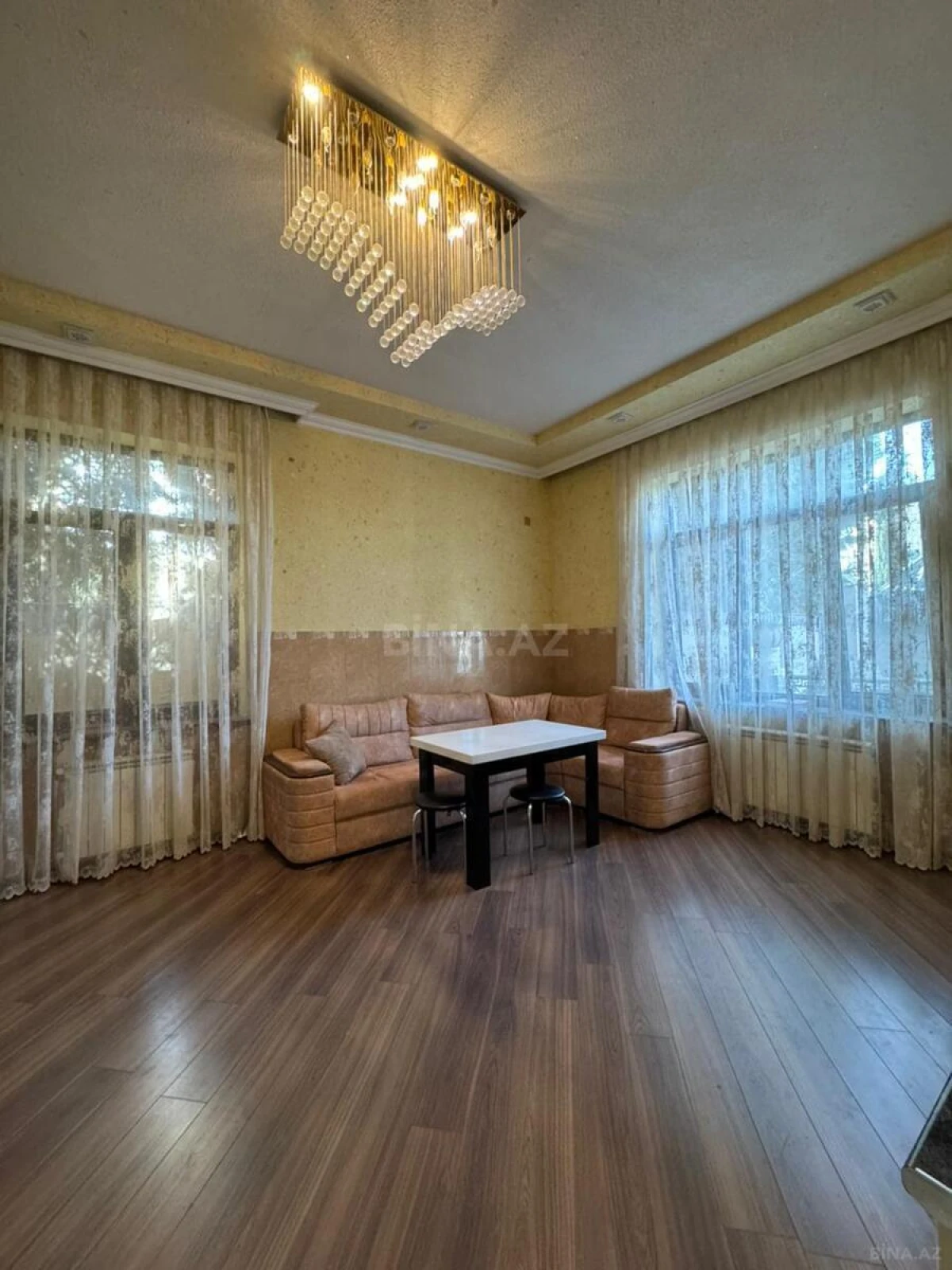 Satılır 6 otaqlı həyət evi 450 m²
