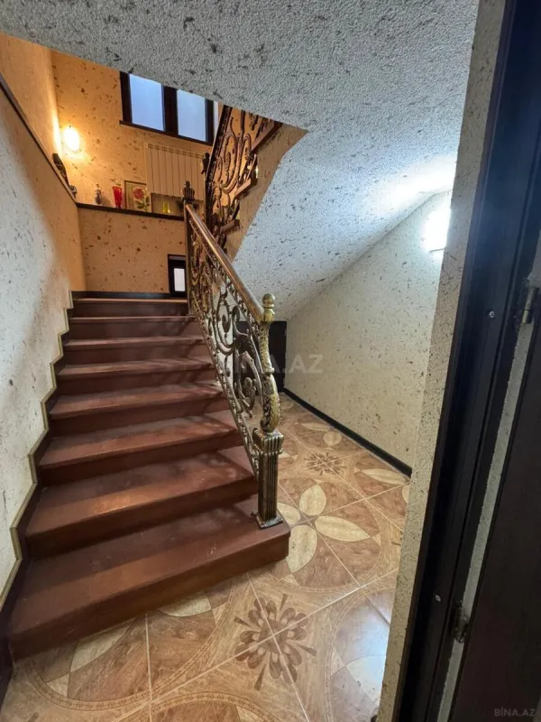 Satılır 6 otaqlı həyət evi 450 m²
