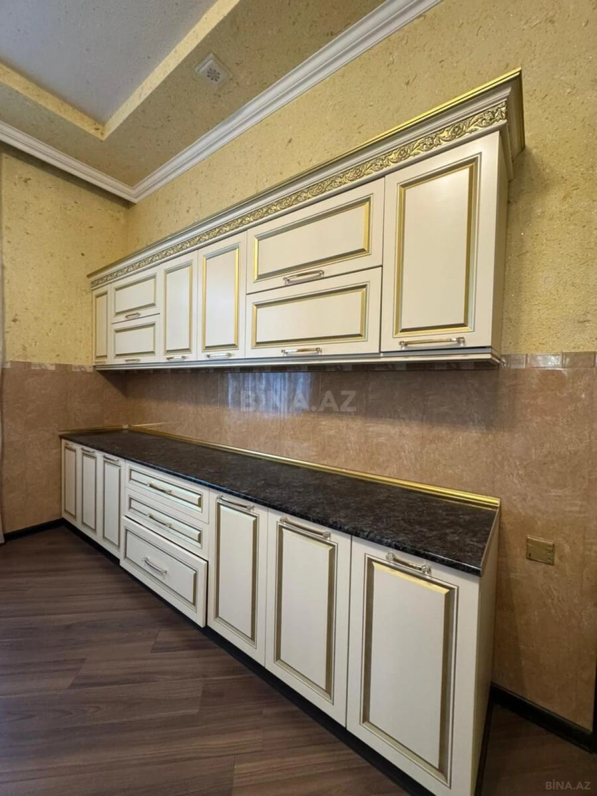 Satılır 6 otaqlı həyət evi 450 m²