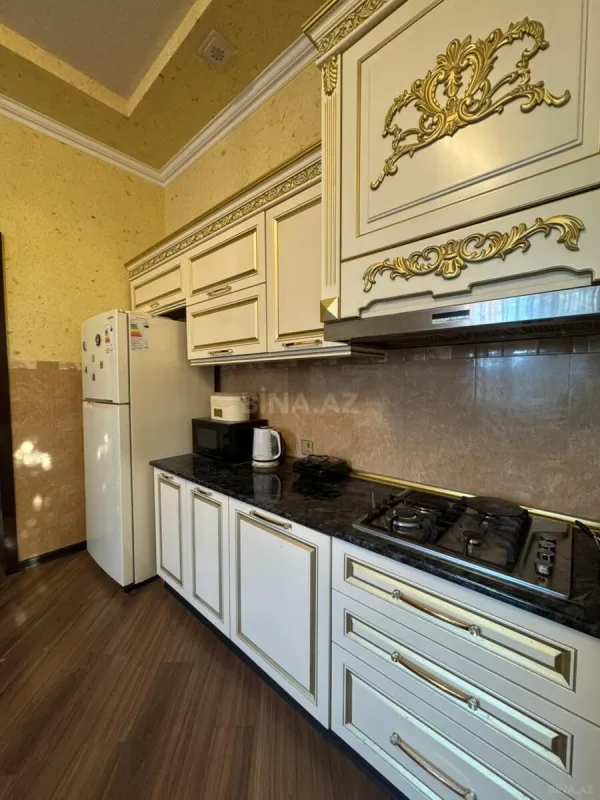 Satılır 6 otaqlı həyət evi 450 m²