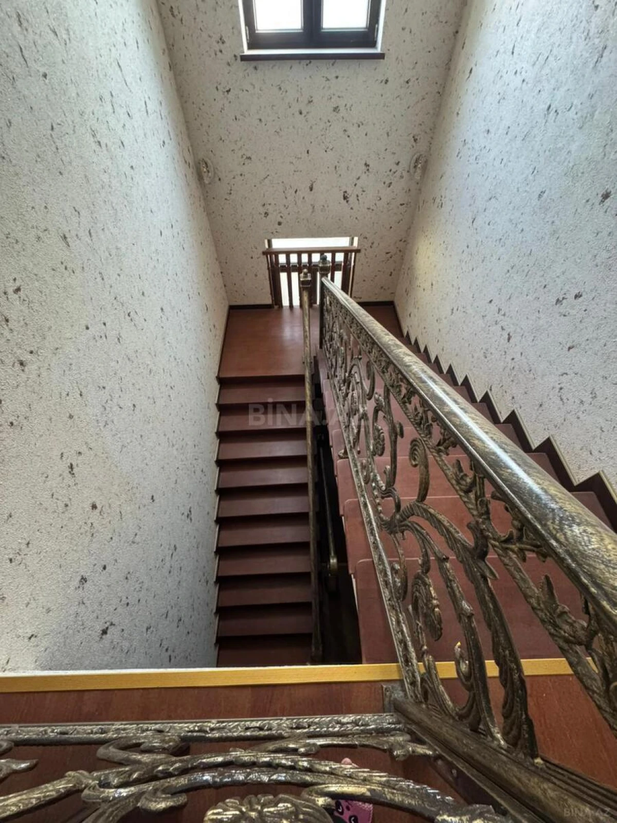 Satılır 6 otaqlı həyət evi 450 m²