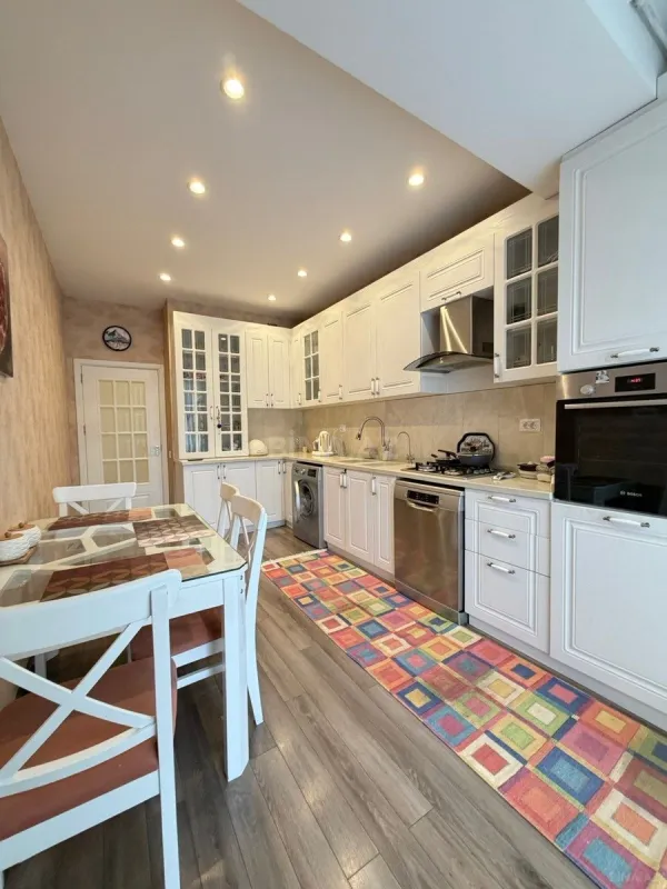 Satılır 2 otaqlı mənzil 83 m²