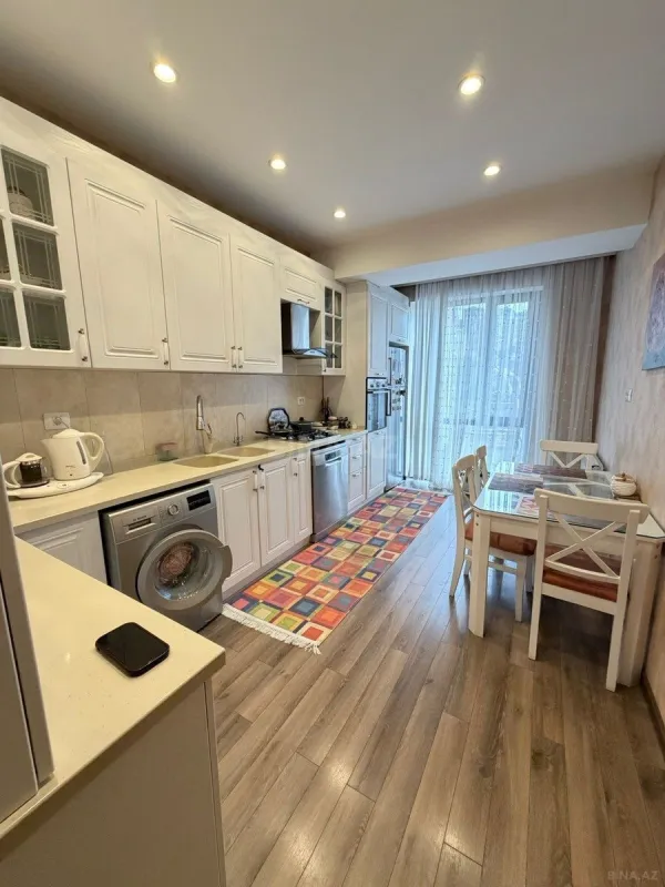 Satılır 2 otaqlı mənzil 83 m²