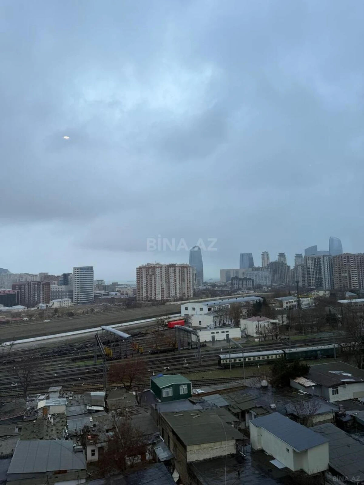 Kirayə verilir 3 otaqlı mənzil 150 m²