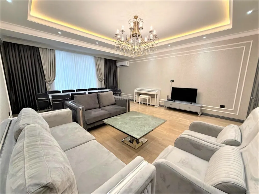 Kirayə verilir 3 otaqlı mənzil 150 m²