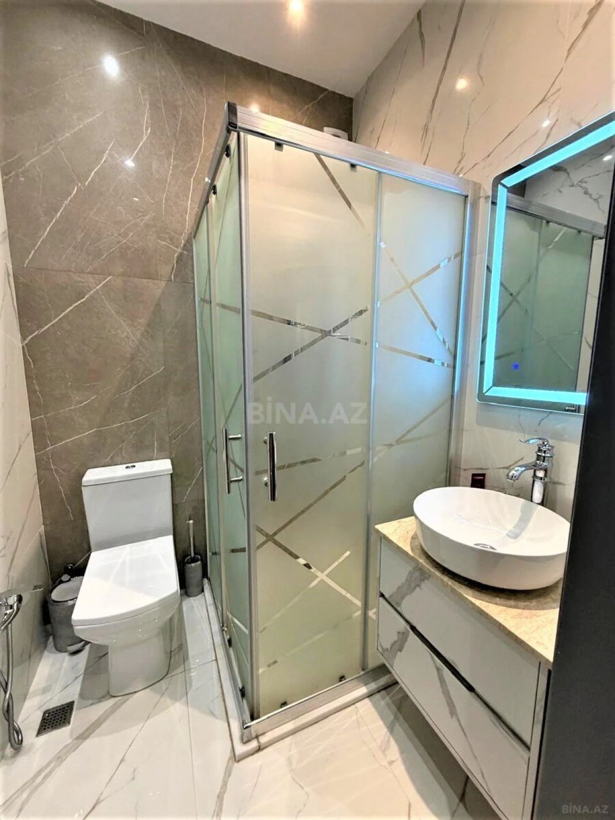 Kirayə verilir 3 otaqlı mənzil 150 m²