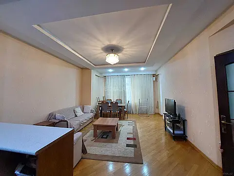 Kirayə verilir 2 otaqlı mənzil 65 m²