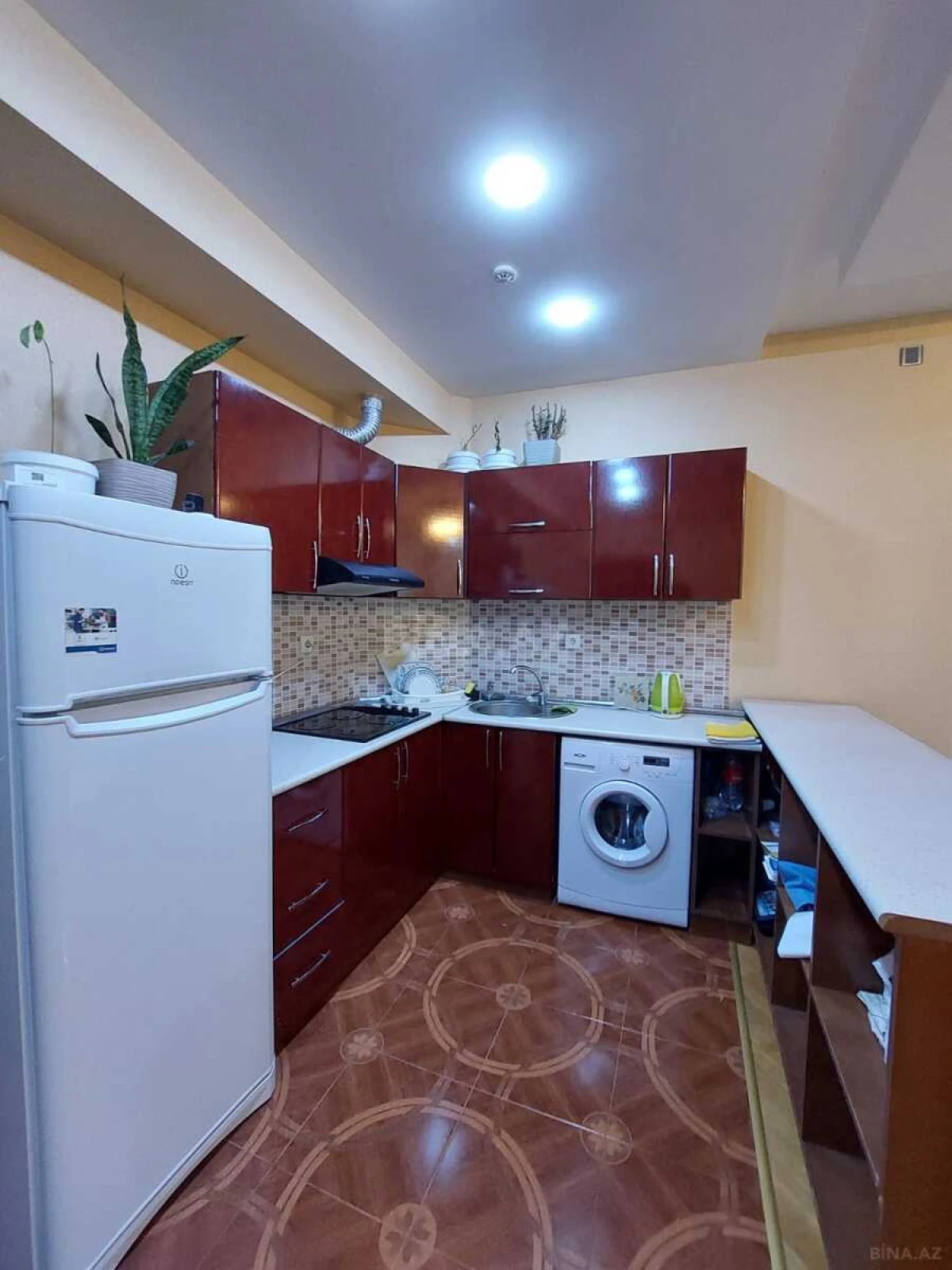Kirayə verilir 2 otaqlı mənzil 65 m²