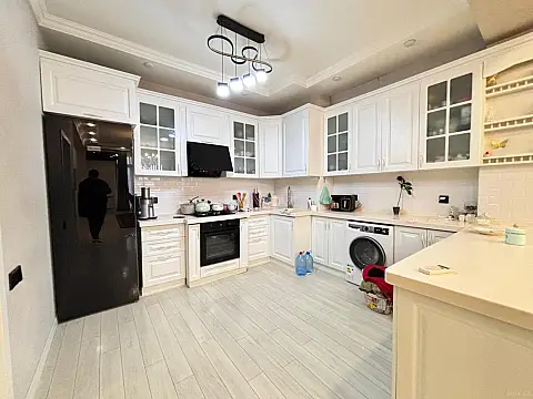 Satılır 3 otaqlı mənzil 120 m²