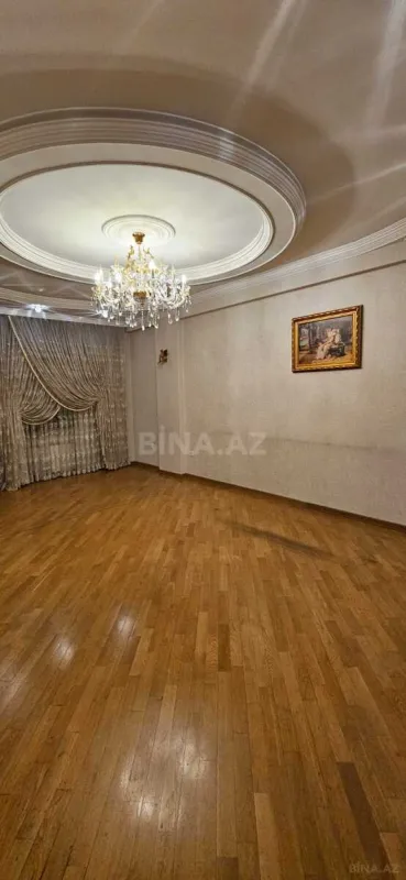 Satılır 3 otaqlı mənzil 118 m²