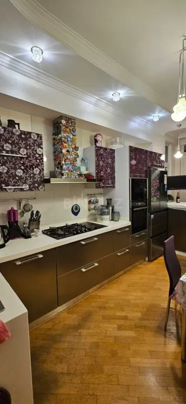 Satılır 3 otaqlı mənzil 118 m²