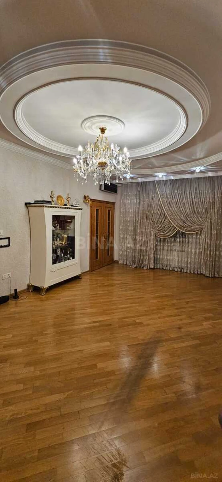 Satılır 3 otaqlı mənzil 118 m²