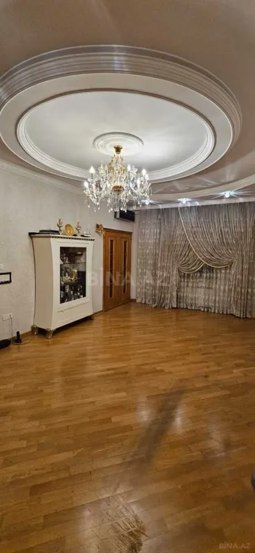 Satılır 3 otaqlı mənzil 118 m²