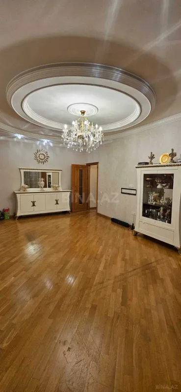 Satılır 3 otaqlı mənzil 118 m²