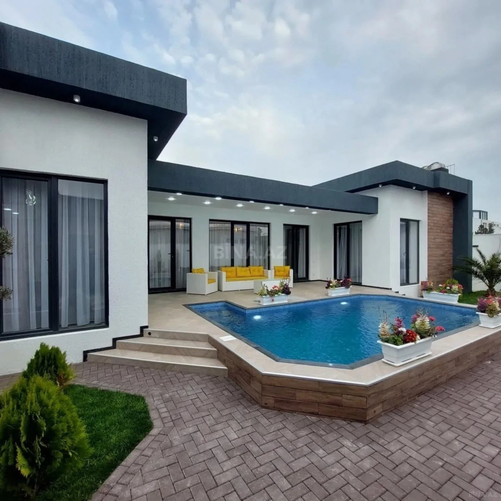 Kirayə verilir 4 otaqlı həyət evi 250 m²