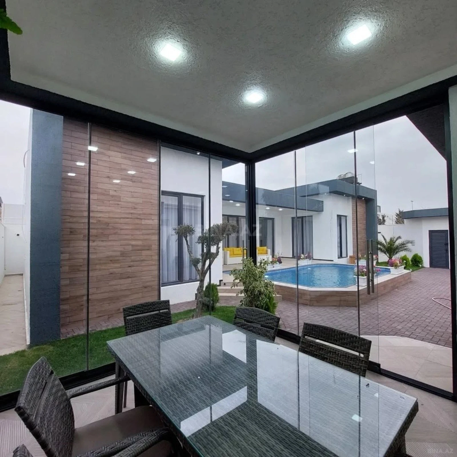 Kirayə verilir 4 otaqlı həyət evi 250 m²