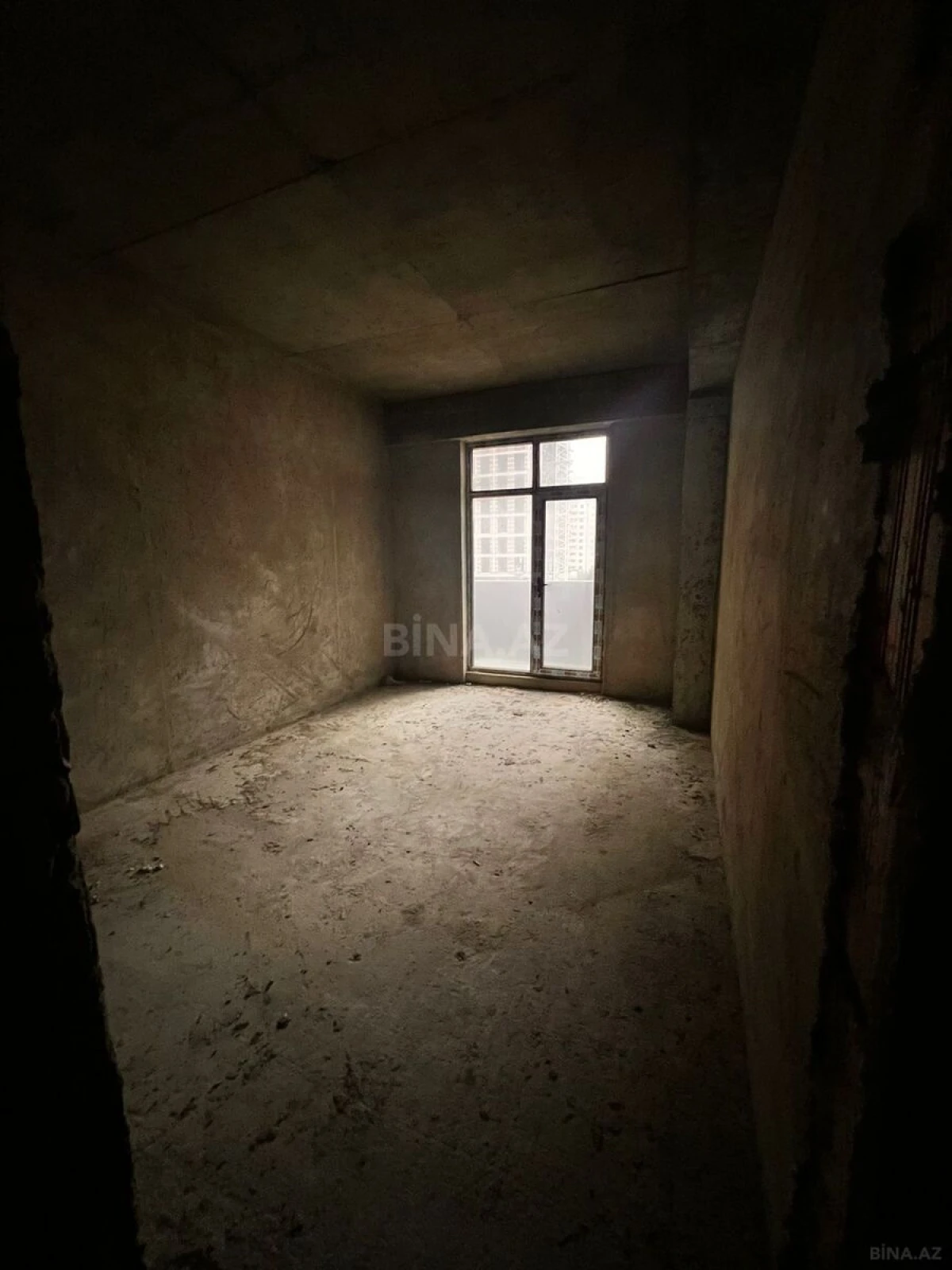 Satılır 4 otaqlı mənzil 150 m²