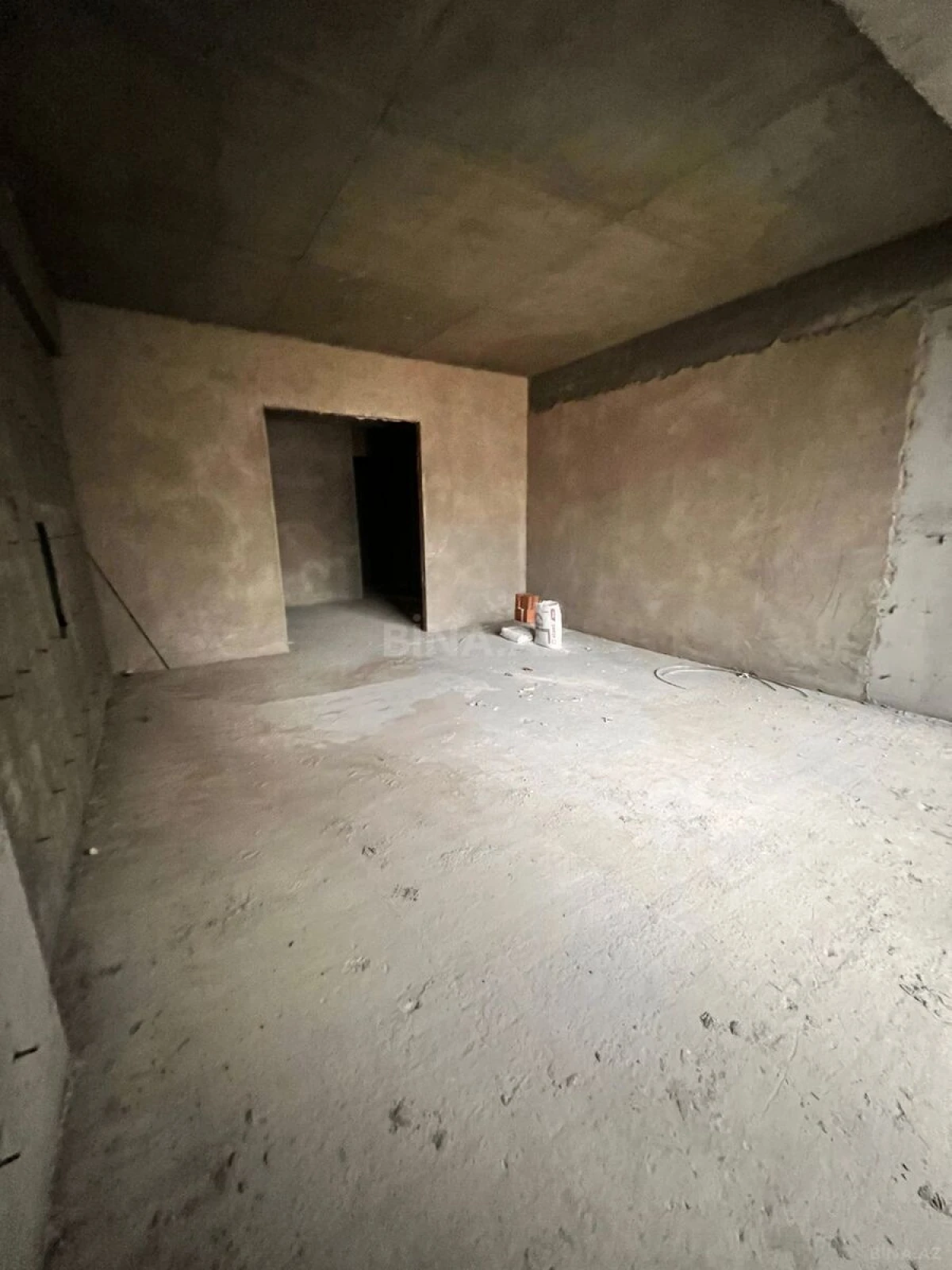 Satılır 4 otaqlı mənzil 150 m²