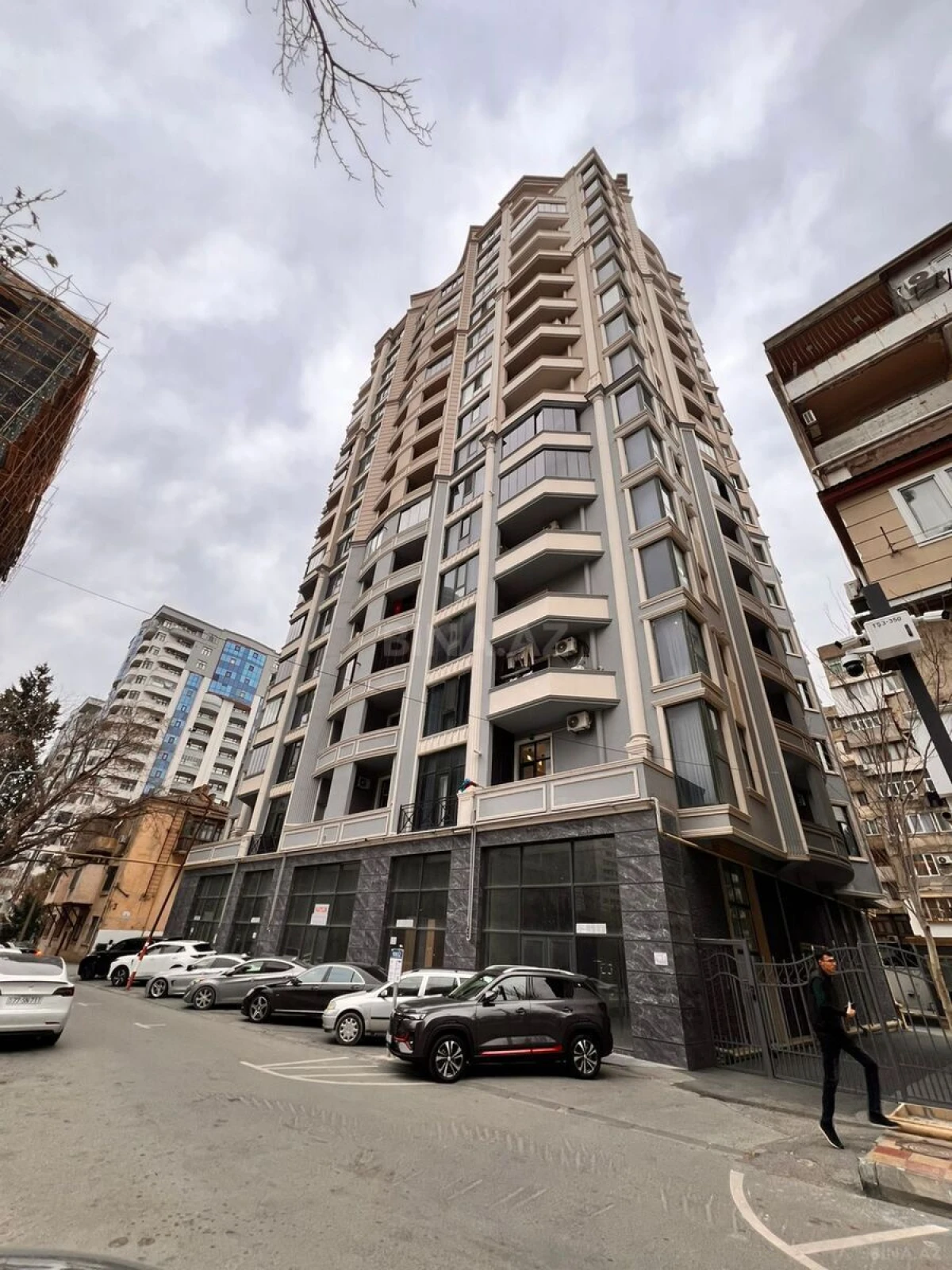 Satılır 4 otaqlı mənzil 150 m²